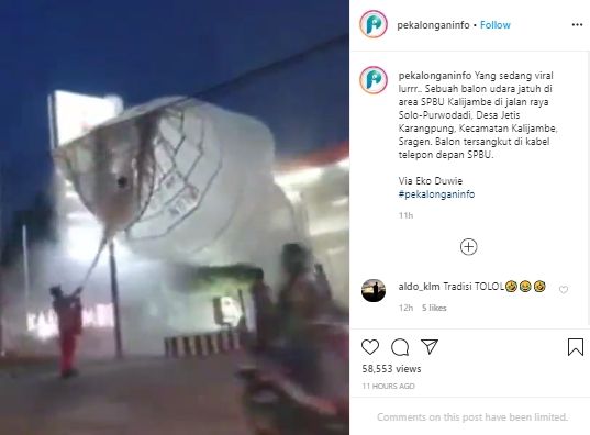 Balon udara tersangkut di atas SPBU Kalijambe, Sragen (Instagram).