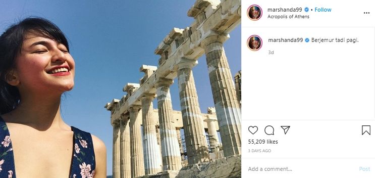 Rindu Liburan Ke Yunani, Marshanda Unggah Foto Berjemur di Akropolis Athena.(Instagram/@marshanda99)