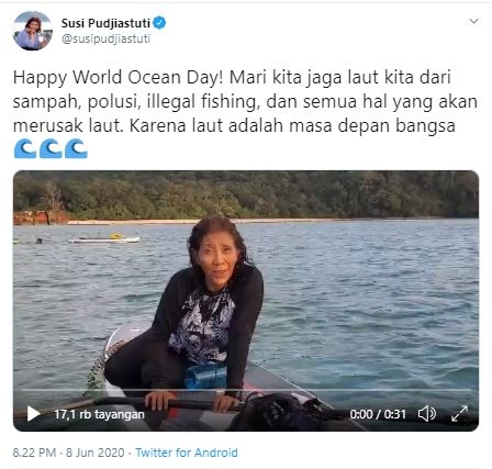 Susi Pudjiastuti ucapkan Hari Laut Sedunia di atas paddle board (Twitter).