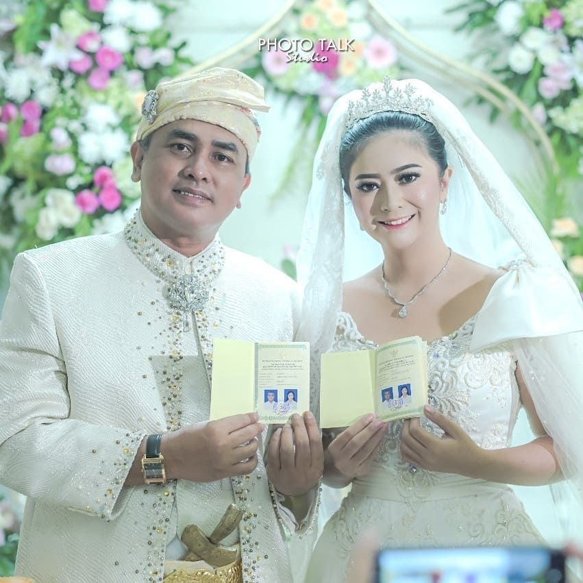 Qory Sandioriva dengan suami baru, Shah Rei [Photo Talk/Instagram]