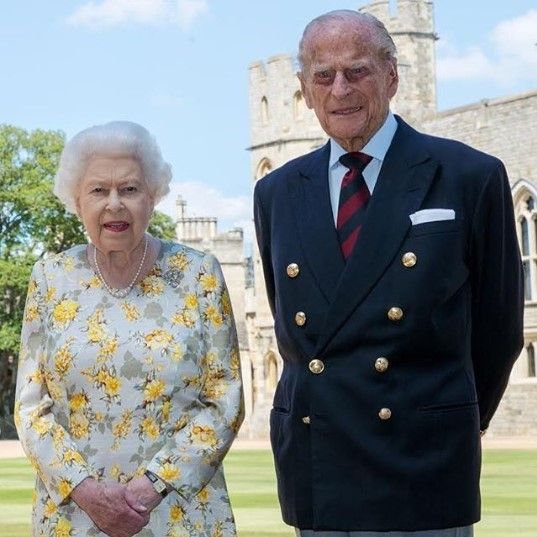 Ratu Elizabeth II Kenakan Bros Berlian Spesial. (Instagram/@theroyalfamily)