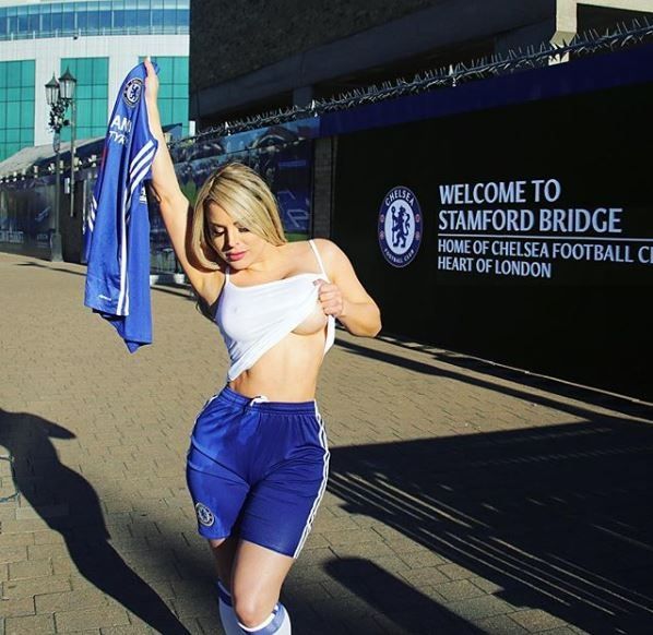 Seorang fans cantik Chelsea bernama Jessica Lopes. (Instagram/jessicalopesoficial)