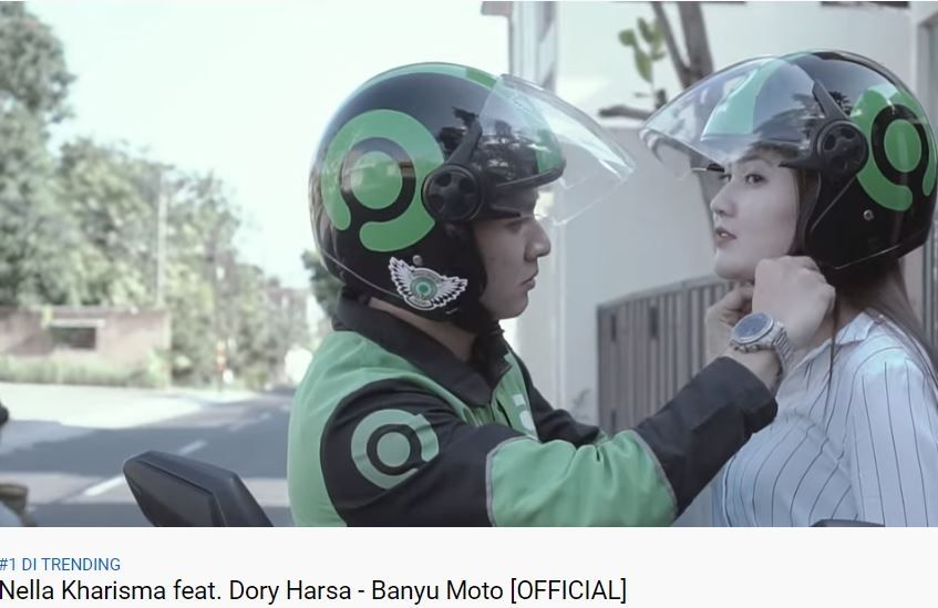 Nella Kharisma dan Dorry Harsa dalam video klip Banyu Moto [YouTube/Nella Kharisma Official]