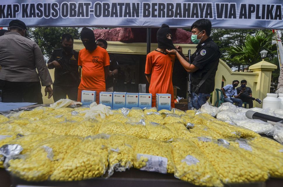 Polisi Ungkap Peredaran Obat-Obatan Terlarang Melalui Aplikasi Online