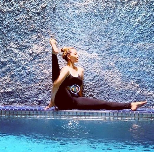 Inul Daratista Pose  Yoga di Pinggir Kolam Renang Warganet 