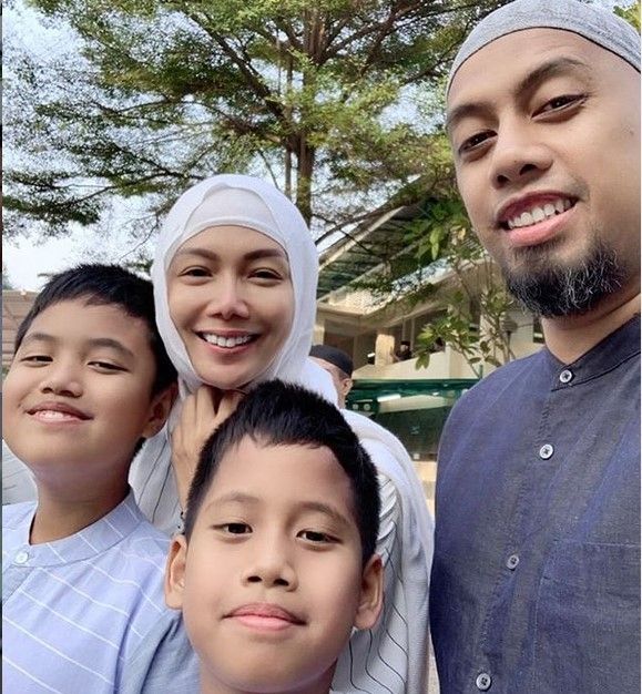 Farida Achmad bersama suami dan dua anaknya. [Instagram]