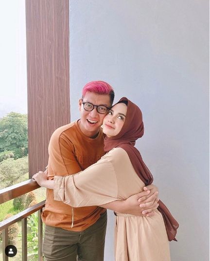 Komika David Nurbianto dan istri (Dok: Instagram/@david_nurbianto).