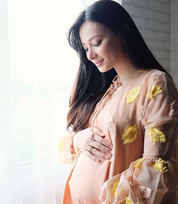 Asmirandah kehamilannya telah masuk trimester kedua. [Instagram]