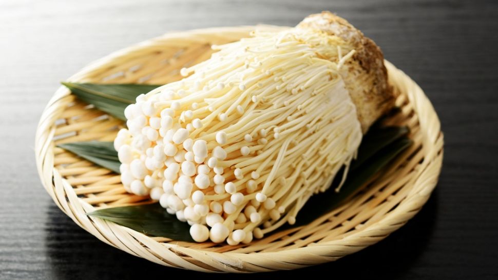 jamur enoki (Shuttesrtock)