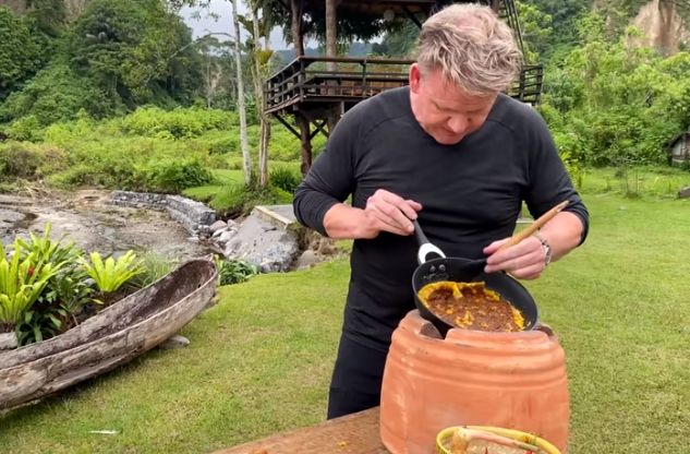 Gordon Ramsay Masak Omelet Rendang? Yuk Coba Resep Lengkapnya. (YouTube/Gordon Ramsay)