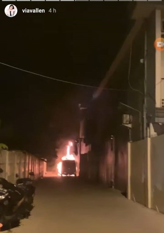 Mobil Alphard Via Vallen dibakar orang tak dikenal [Instagram]