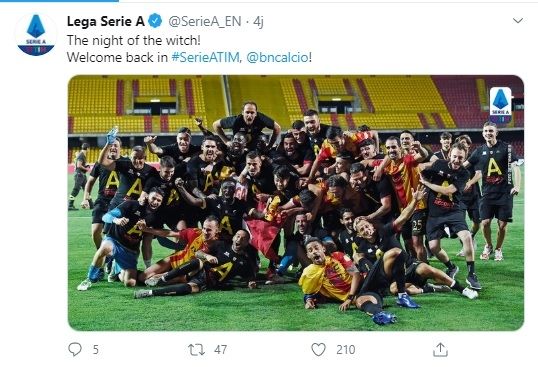 Benevento merayakan promosinya tim tersebut ke Serie A. (Screenshot Twitter @SerieA_EN)