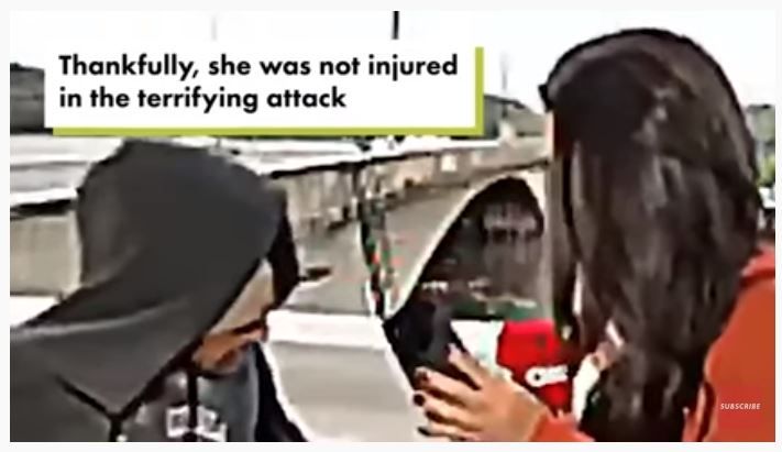 Reporter CNN dirampok saat siaran langsung. (Youtube/New York Post)