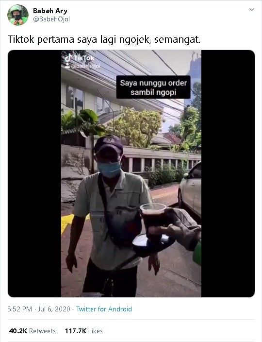Video kocak bapak-bapak driver ojol - (Twitter/@BabehOjol)