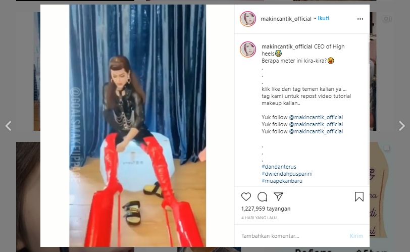 Malah Kayak Main Egrang Sepatu Hak Tinggi Wanita Ini Bikin Geregetan