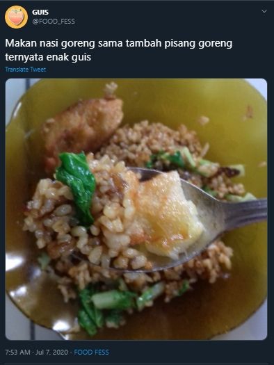 Nyentrik, Orang Ini Sebut Makan Nasi Goreng Pakai Pisang Enak Rasanya. (Twitter/@FOOD_FESS)