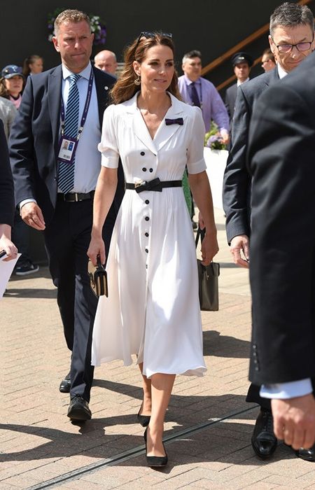 Kate Middleton dalam Gaun Putih. (Mirror)