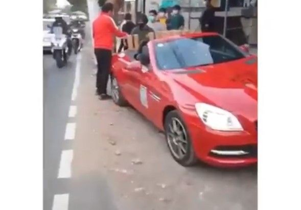 Jualan kopi pakai Mercedes-Benz (Instagram)