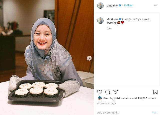 Istri Idaman, Dinda Hauw Ternyata Sempat Belajar Memasak Sebelum Menikah. (Instagram/@dindahauw)