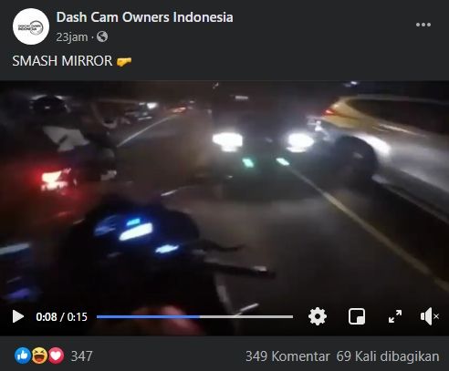 Pemotor gampar spion mobil. (Facebook)