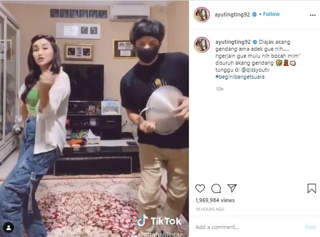 Bawa Wajan, Kocaknya Atta Halilintar Duet Akang Gendang sama Ayu Ting Ting. (Instagram/@ayutingitng92)