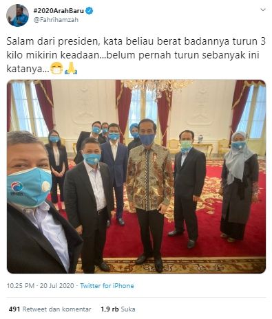 Fahri Hamzah foto selfie bareng Presiden (Twitter/@Fahrihamzah).