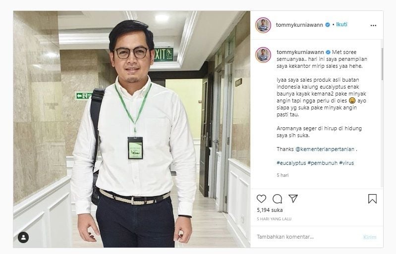 Tommy Kurniawan memakai kalung anti corona atau kalung Eucalyptus buatan Kementan (Instagram)