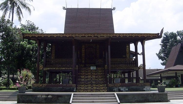 Rumah Bubungan Tinggi. (Wikimedia)