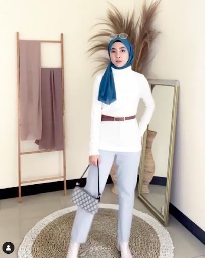 Chic Banget Yuk Tengok Gaya Hijab Minimalis Influencer Tanah Air