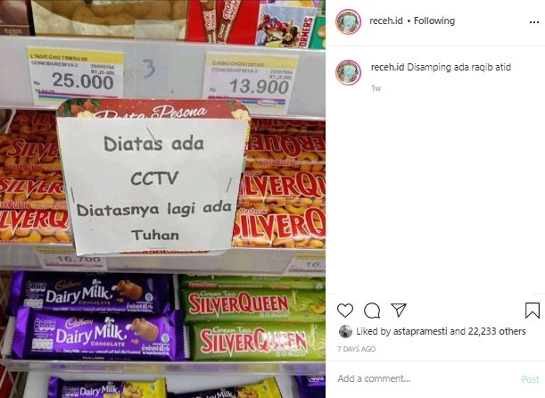 Agar Produk Cokelat Tak Dicuri, Kocaknya Minimarket Ini Pasang Tulisan Unik. (Instagram/@receh.id)