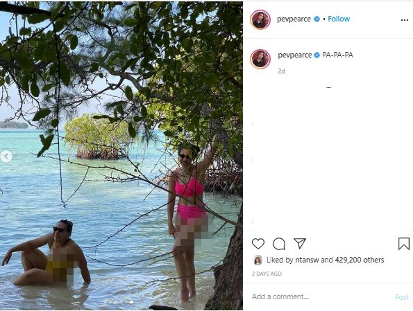 Pakai Bikini Merah Muda di Pantai, Perut Pevita Pearce Bikin Salfok. (Instagram/@pevpearce)
