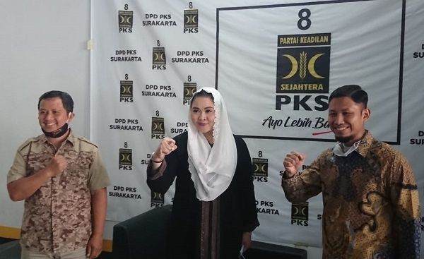 BRA Putri Woelan Sari Dewi, Cucu Paku Buwono atau PB XII menemui PKS Solo. (Solopos)