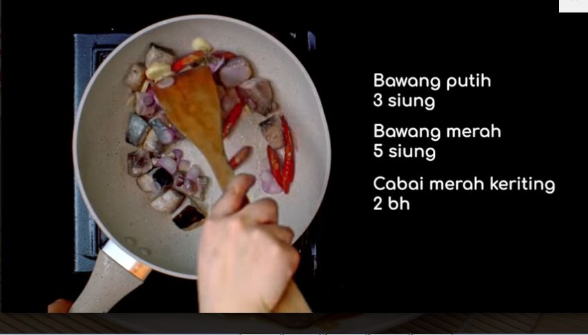Resep dan cara membuat tongkol tumis buncis. (Screenshot Dapur Umami)
