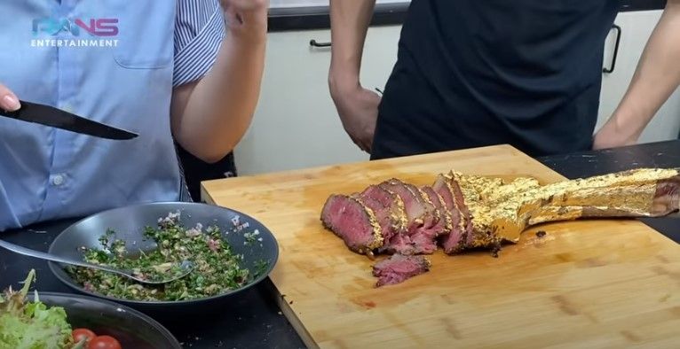 Steak Lapis Emas 24 Karat. (Youtube)