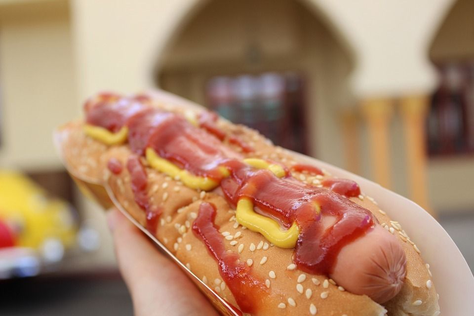 Ilustrasi hot dog. (Pixabay/@HannahChen)