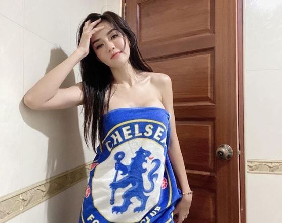 Cherry Ladapa fans berat Chelsea asal Thailand. (Instagram/cherry_ladapa)