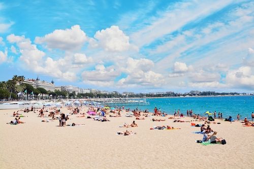 Pantai di Cannes, Prancis Selatan. (Shutterstock)