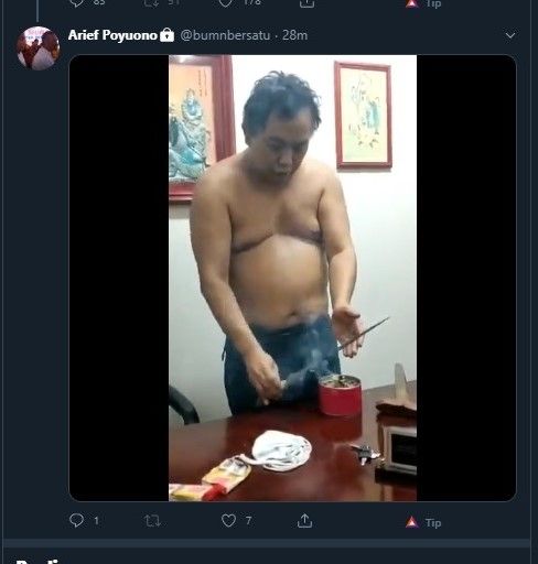 Arief Poyuono pamer cara merawat keris (Twitter/bumnbersatu)