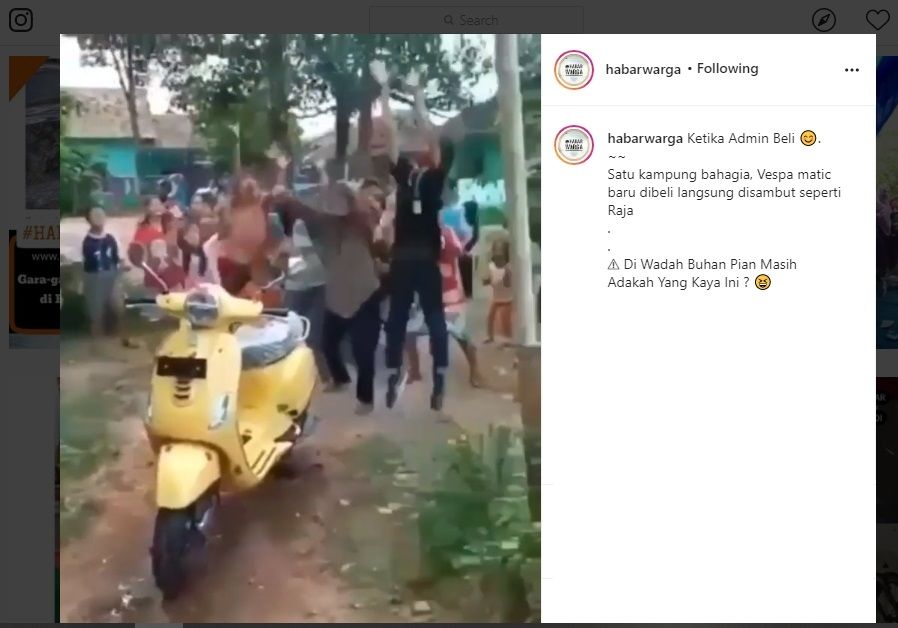 Video Orang Sekampung Sambut Warga Beli Motor Vespa Viral. (instagram.com/habarwarga)