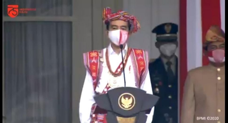 Presiden Jokowi kenakan pakaian adat Timor Tengah Selatan saat Upacara Detik-detik Proklamasi di Istana Merdeka Jakarta, Senin (17/8/2020). [Screenshot Youtube Sekretariat Presiden]