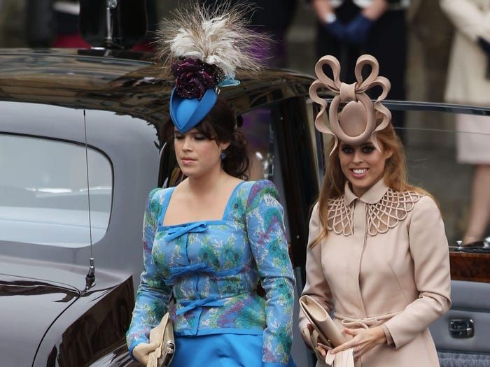 Topi unik Putri Eugenie dan Putri Beatrice. (Insider)