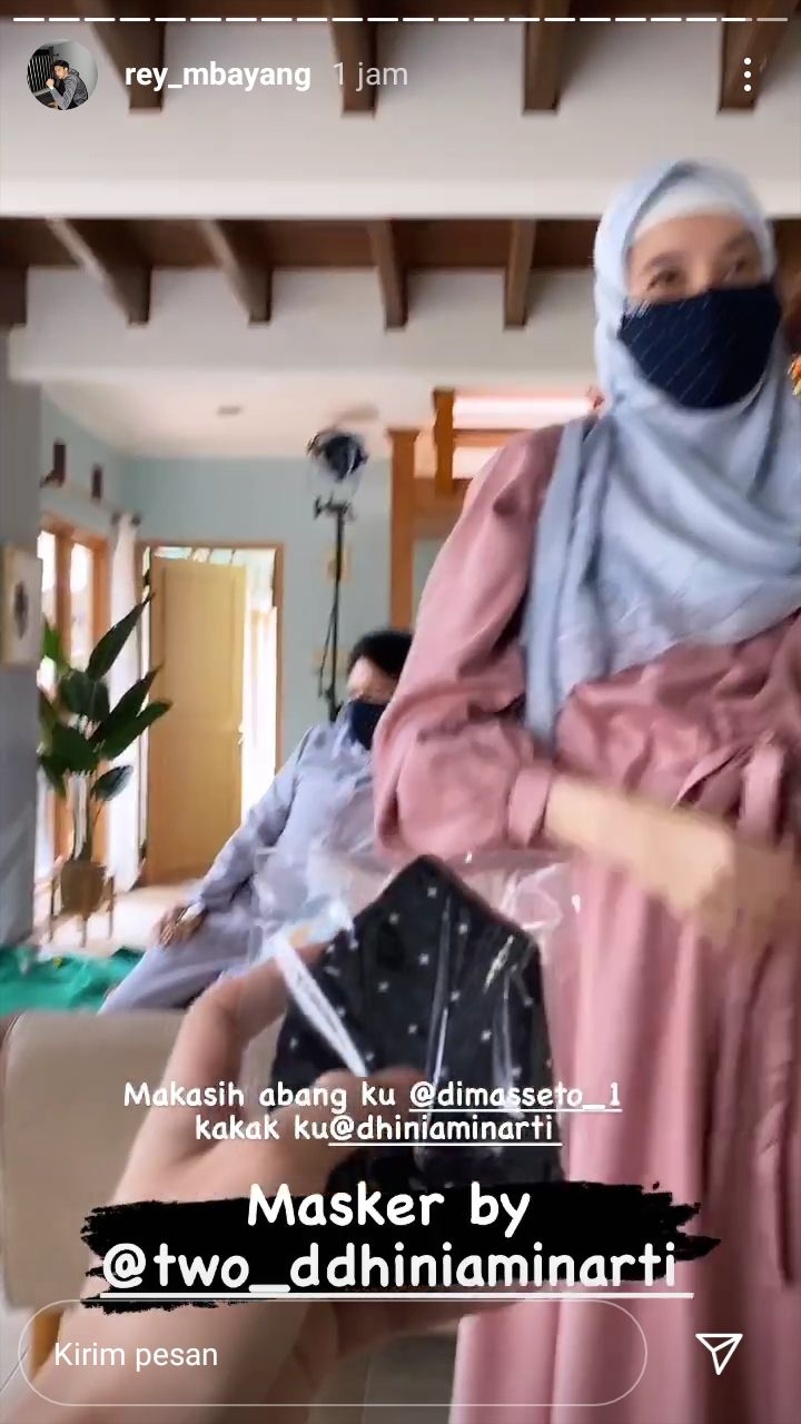 unggahan Rey Mbayang soal kehamilan Dhini Aminarti [Instagram/@rey_mbayang]