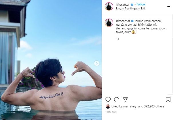 Foto Bareng Tunangan di Kolam Renang, Tato Caesar Hito Jadi Sorotan. (Instagram/@hitocaesar)