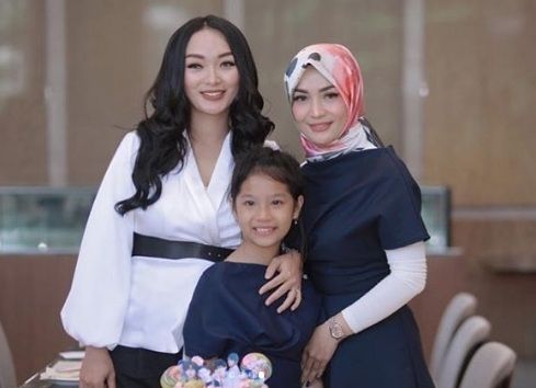 Momen Kebersamaan Zaskia Gotik dan Imel Putri Cahyati [Instagram/@zaskia_gotix]