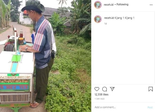 Tukang Tahu Gejrot Bawa Walkie Talkie, Warganet Malah Salfok ke Sini. (Instagram/@receh.id)