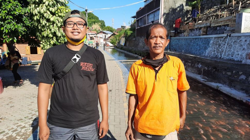 Penggagas Komunitas Bendhung Lepen, Agus Susilo dan anaknya Yan Aditya Pradana Putra saat ditemui wartawan di Kampung Mrican,  Giwangan, Umbulharjo, Kota Yogyakarta, Rabu (19/8/2020). [Muhammad Ilham Baktora / SuaraJogja.id]