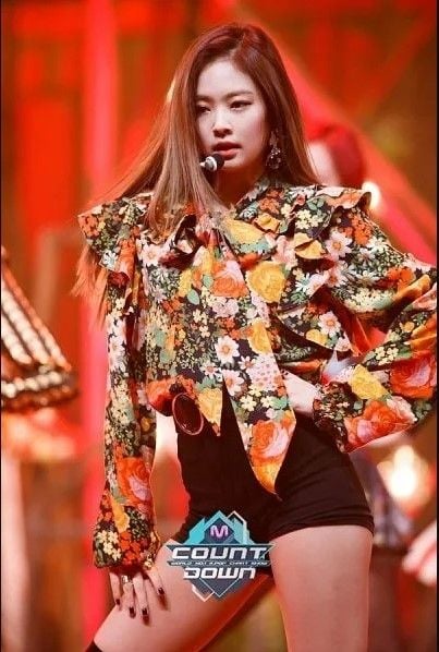 Pakaian Termahal Jennie BLACKPINK. (Koreaboo)