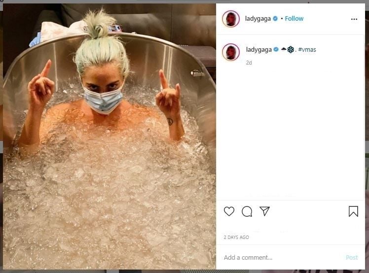 Lady Gaga Berendam dengan Es Batu (instagram.com/ladygaga)