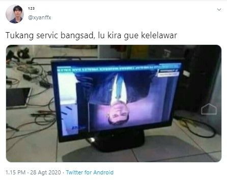 Tampilan layar TV terbalik usai direparasi (Twitter/@xyanffx)