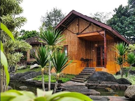 Instagenic! Glamping Berbentuk Segitiga di Yogyakarta Ini Diserbu Milenial. (Instagram/@dkaliurangresortyk)